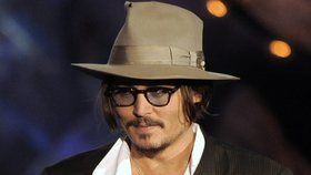 Johny Depp dal číšníkovi v přepočtu 70 tisíc korun.