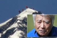 To je borec: Japonec (80) se stal nejstarším člověkem, který vyšplhal na Mount Everest