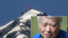 Joičiró Miura (80) se stal nejstarším člověkem, který zdolal nejvyšší horu světa
