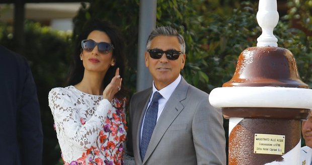 Známé právničce Amal Clooneyové, manželce holywoodského herce George Clooneyho, hrozili v Egyptě zatčením