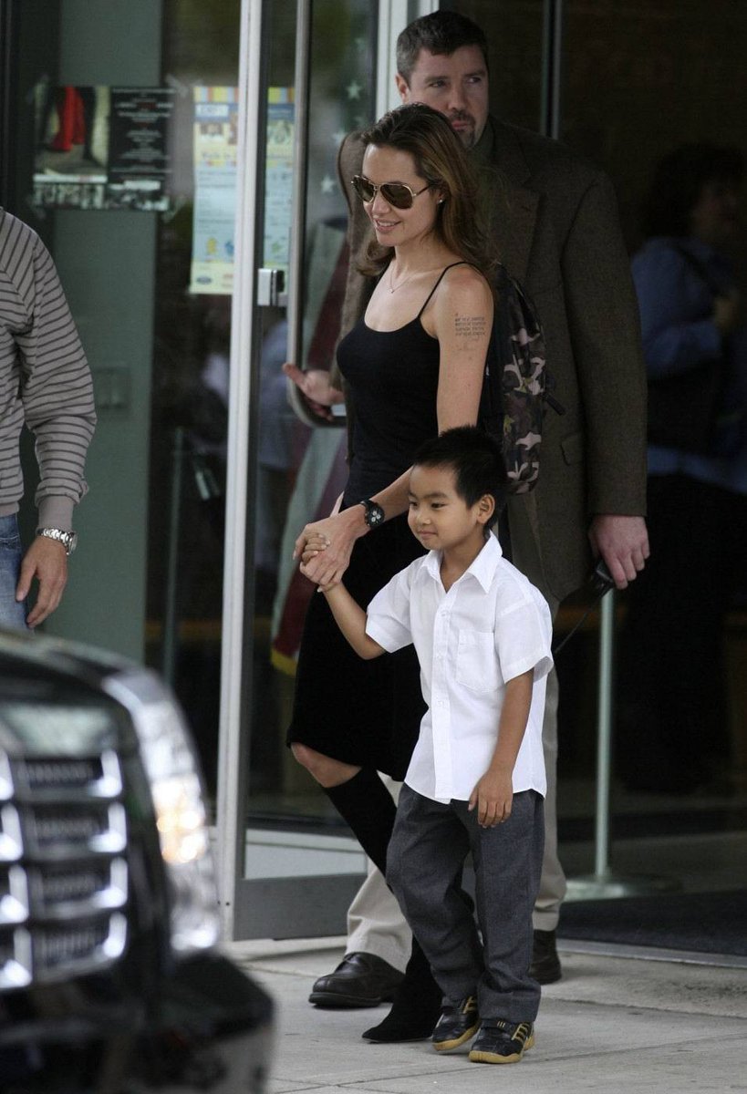 Angelina Jolie má problémy s adoptovaným synem Paxem. Je prý příliš agresivní a bije svoje sourozence