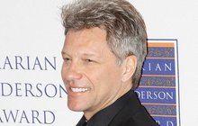 Rocker Jon Bon Jovi: Pizza a víno na stojáka