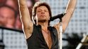 Jon Bon Jovi po dvaceti letech zazpívá znovu v Praze.