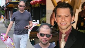 Během let přišel populární Alan Harper (herec Jon Cryer) o většinu svých vlasů.