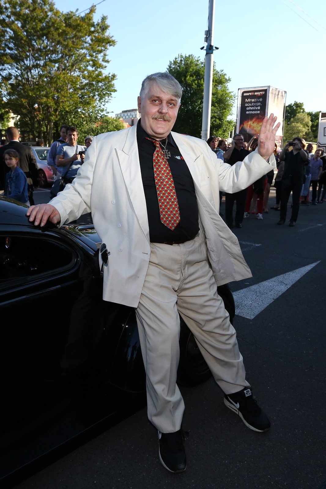 Ivan Jonák na premiéře filmu vyhledával společnost žen.