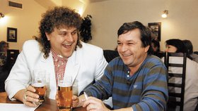 1995: Než Jonák nastoupil do vězení, byli s Romanem velcí kamarádi.