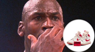 Boty Michaela Jordana vydražili za 33 milionů: Balík za škrpály!