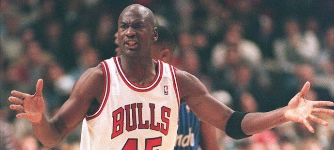 Slavný basketbalista Michael Jordan v dresu Bulls svých nejlepších letech