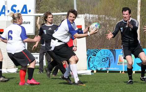 Jakub Štáfek (uprostřed), jehož znáte z Ulice jako Matěje Jordána, byl na hřišti král a skóroval hned čtyřikrát!