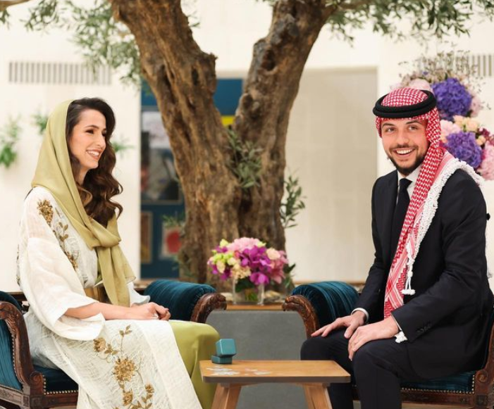 Jordánsko připravuje svatbu korunního prince: Na snímku princ Husajn se snoubenkou Rádžvou.