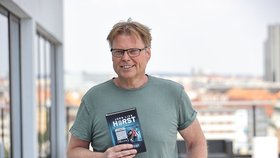 Jørn Lier Horst je norský autor kriminálních románů a bývalý vrchní vyšetřovatel v policejní čtvrti Vestfold. Jeho knihy vyšly ve více než 40 zemích a prodalo se jich více než deset milionů výtisků.