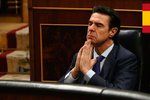 Kauza Panamské dokumenty: Španělský ministr rezignoval, zapletl se v síti vlastních lží.