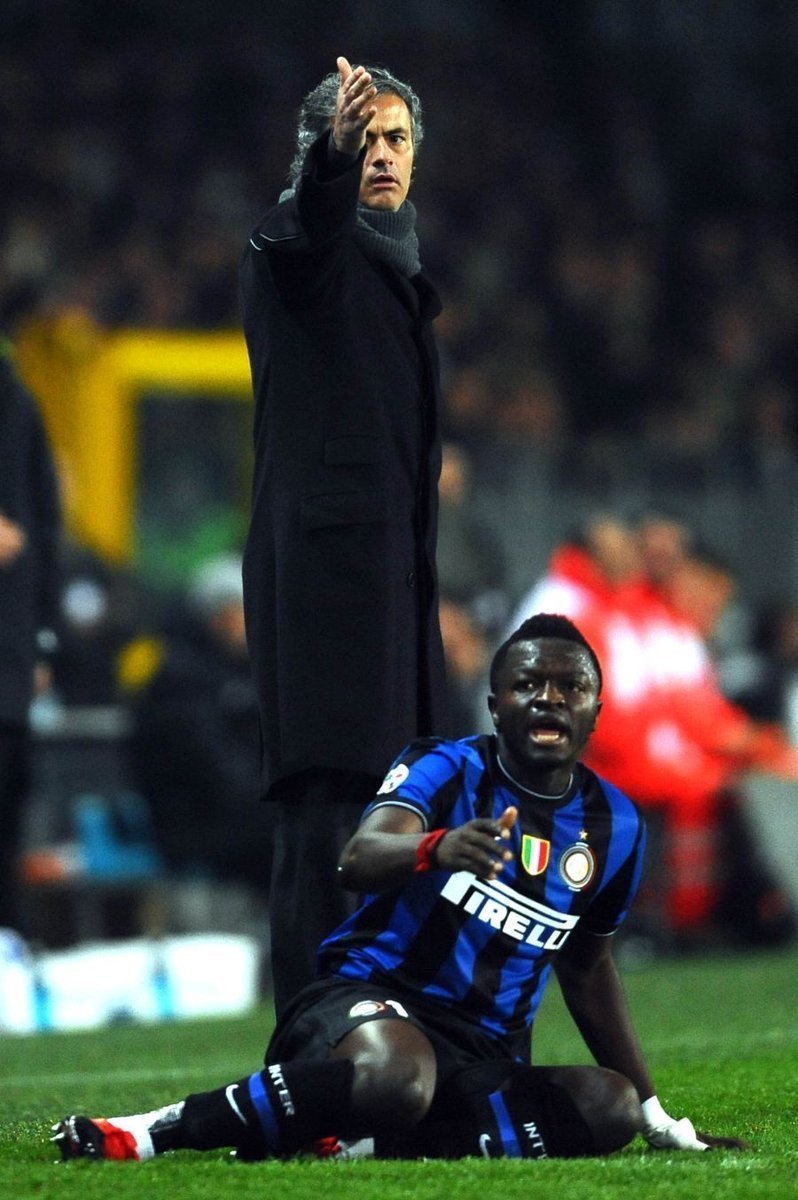 José Mourinho a hráč Interu Miláno Sulley Muntari