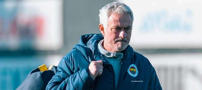Mourinho si ve Fenerbahce sbalil své věci a odchází
