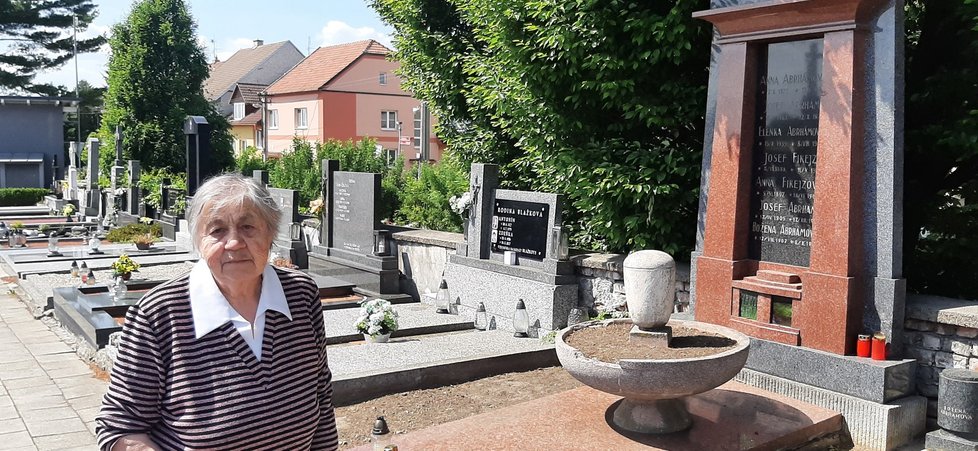 Tady bude herec Josef Abrhám pochovaný, v rodinné hrobce v Kunovicích. Ta už je na pohřeb připravená.