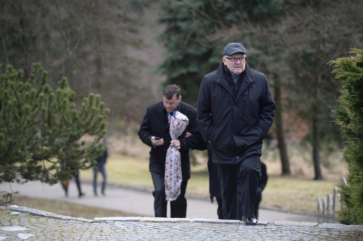 Poslední rozloučení s hokejovou legendou Josefem Augustou (†70).