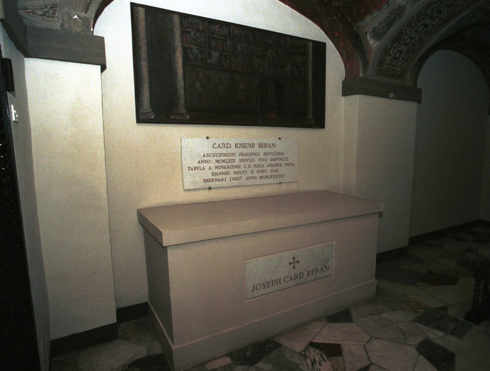 Sarkofág ve Sv. Petru v Římě, kde je Beran pohřben