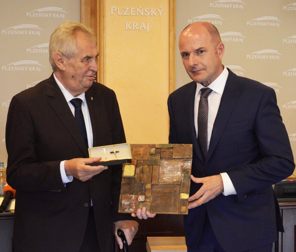 Plzeňský hejtman Josef Bernard (ČSSD) s prezidentem Zemanem