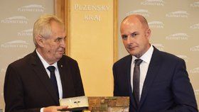 Plzeňský hejtman Josef Bernard (ČSSD) s prezidentem Zemanem