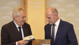 Plzeňský hejtman Josef Bernard (ČSSD) s prezidentem Zemanem