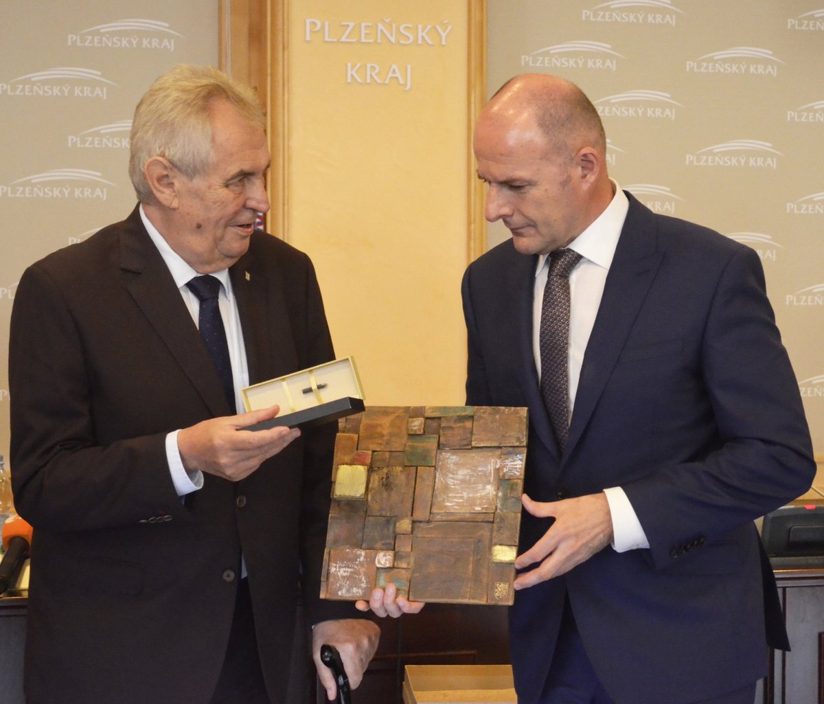 Plzeňský hejtman Josef Bernard (ČSSD) s prezidentem Zemanem 