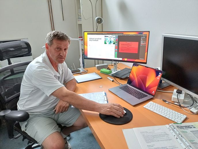 Josef Csaplár ve své kanceláři v České Lípě Josef Csaplár ve své kanceláři v České Lípě