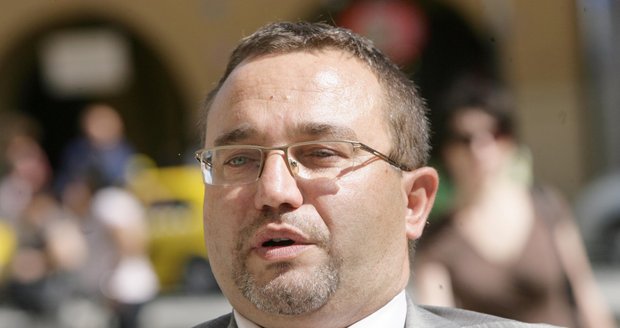 Ministr školství Josef Dobeš chce ředitelům umožnit, aby mohli zkrátit délku přestávek až na 5 minut