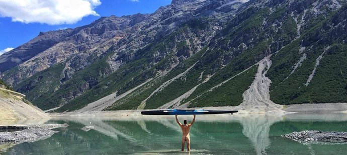 Kajakář Dostál se vyfotil nahý v italském Livignu