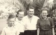 1953: Rodinné foto, když bylo Josefovi jedenáct