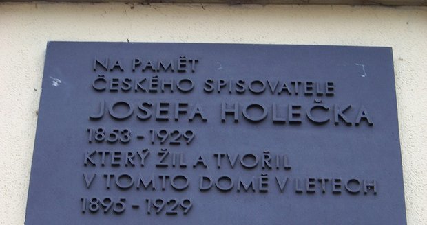 Josef Holeček byl významným českým spisovatelem. Jeho jménem byla pojmenovaná jedna z významných ulic na Smíchově - Holečkova.