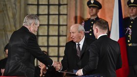 Zemřel bývalý senátor Josef Kalbáč (KDU-ČSL). Od Zemana dostal metál