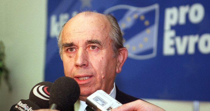 Zemřel bývalý senátor Josef Kalbáč (KDU-ČSL)