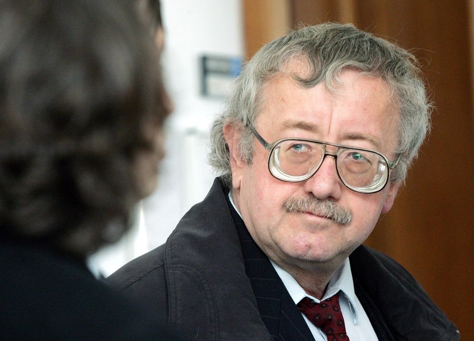 Zkorumpovaný soudce Josef Knotek míří před soud.
