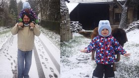 První sníh vyhnal Josefa Koktu a jeho syna Quentina na procházku.