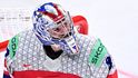Josef Kořenář nosí masku s národními symboly