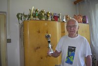 Josef Kostka (76) uběhl maraton jako poslední.  Odpočívat odmítl a hned den po té znovu posiloval