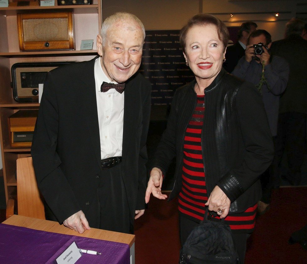 Profesor Josef Koutecký s herečkou Hanou Maciuchovou v roce 2017.
