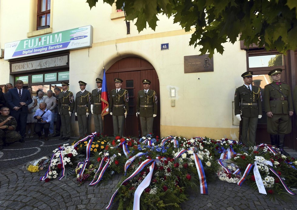 Odhalení pamětní desky Josefu Mašínovi v Roudnici