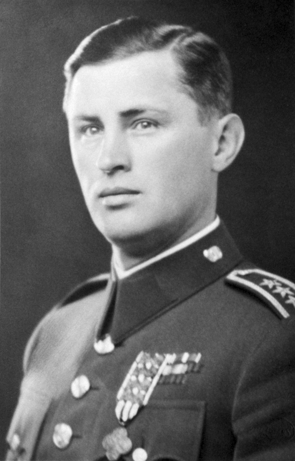 Patřil mezi nejvýznamnější české hrdiny 2. světové války.