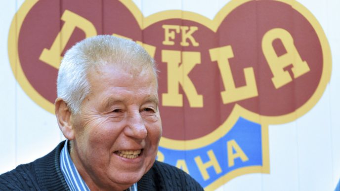 Fotbalista Josef Masopust je legendou fotbalového klubu Dukla Praha. V hlavním městě prožil desítky let.