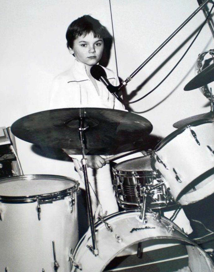 1982: Láska ke hře na bicí mu vydržela dodnes.