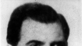 Josef Mengele dělal pokusy na jednovaječných dvojčatech.