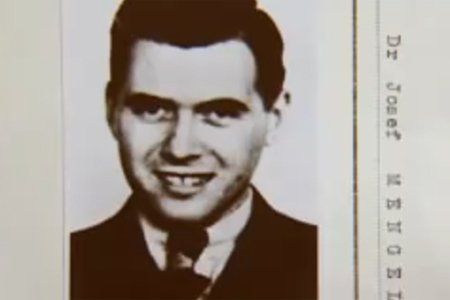 Mengele byl pro zrůdnosti páchané v Osvětimi známý jako "Anděl smrti"