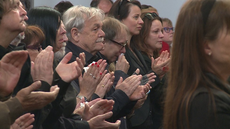 Josef Náhlovský na pohřbu svého kamaráda Josefa Mladého.