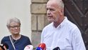 Správce konkurzní podstaty společnosti H-System Josef Monsport přišel 30.7.2018 na jednání do Hrzánského paláce