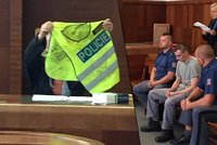 Feťák, který přejel policistku, dostal 16,5 roku v base! U soudu ukázali vestu zabité Petry