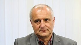 Zastupitelé Kraje Vysočina dnes odvolali z funkce náměstka hejtmana Josefa Pavlíka za hnutí ANO, který čelí podezření, že byl členem Lidových milicí.