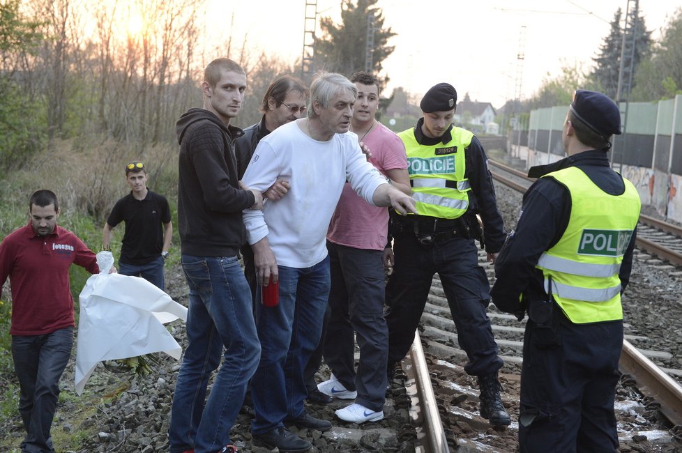 Policii se však přítomnost Rychtáře na místě tragédie nelíbila.