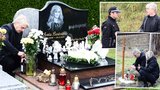 Půl roku od smrti Bartošové: Rychtář na kolejích, policie a tyjátr u hrobu