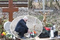 Šokovaný vdovec Rychtář v den nedožitých 55. narozenin Ivety Bartošové (†48): Kdo vyměnil křížek u kolejí?!